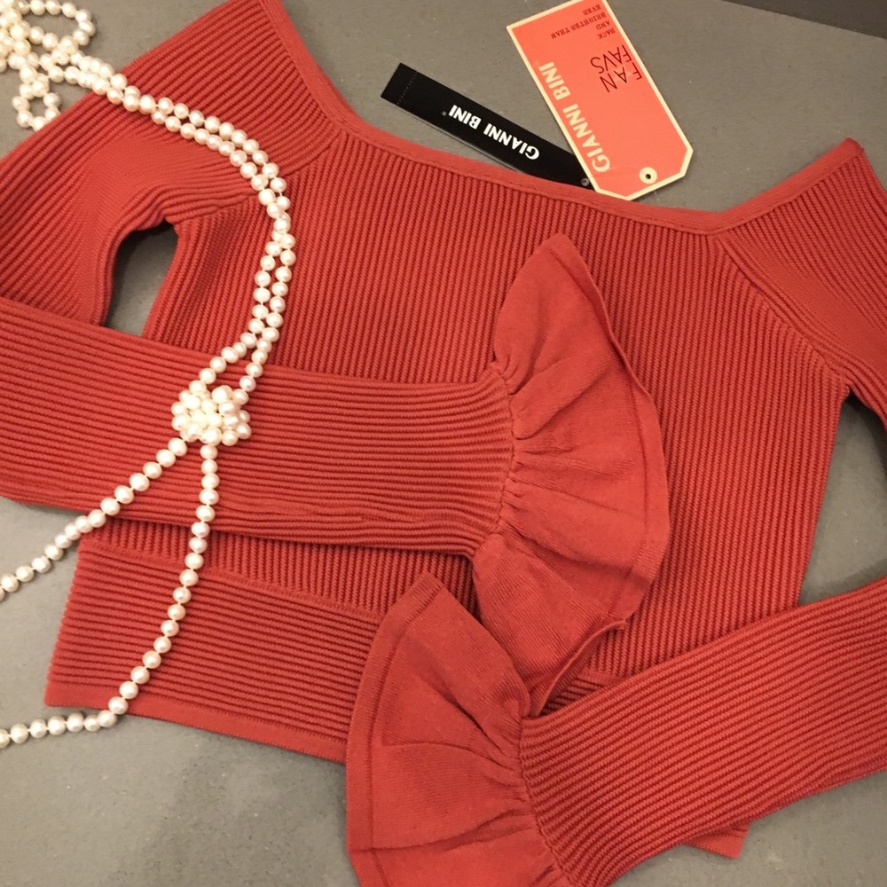NWT Gianni Bini Madelyn Off the Shoulder Crop Top - Picture 2 of 3